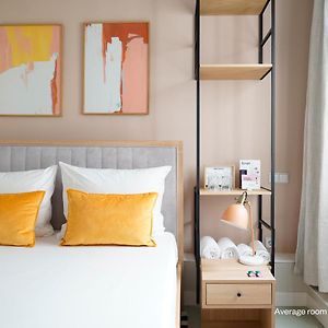 Habitación Pequeña con Cama King